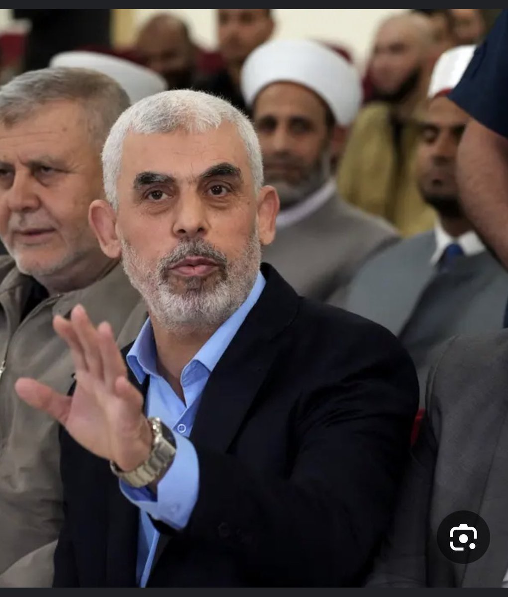 almgharikw's tweet photo. يحي السونار 

مولادي أودوغوف

شامل باسييف 

كلهم افضوا الى ما قدموا 
وتماثلت قرارتهم الاخيرة 

قصص سيرويها التاريخ 
وتكتبها احلام الحرية 
وستدور حولها كثير من الاسئلة هل تجاوز الحدود والسياج كان استدراجا او تجاوزا نحو الحقيقة 

#السنوار_شهيد #غزة_الفاضحة https://t.co/065XAsvWgV