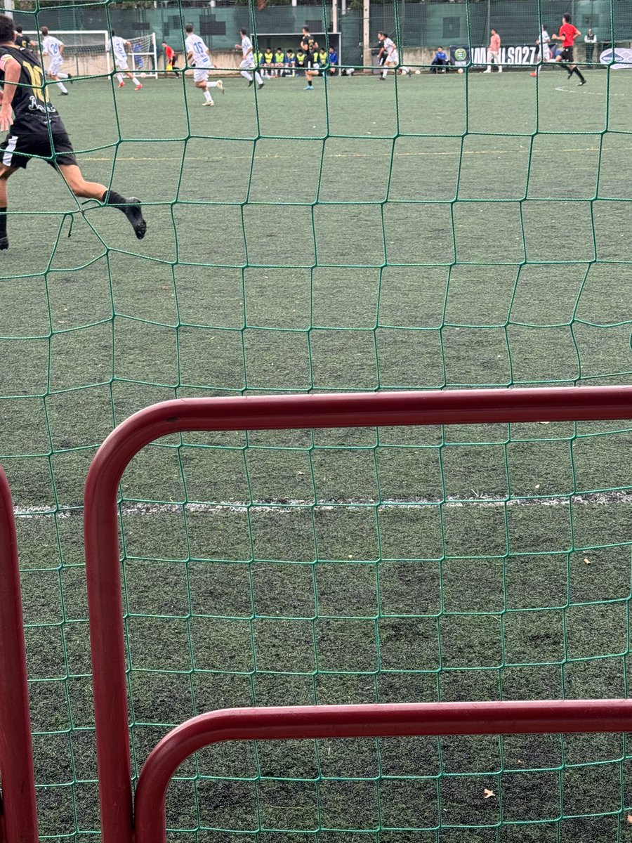 McermeRioja's tweet photo. Soy el primer crítico del fútbol que se juega en La Rioja, pero el Balsamaiso intenta jugar y encima muchas veces lo hace bien, y tiene mérito con estado lamentable que hay en los campos de la
Ciudad, la comparación con Euskadi ya no es que sea odiosa, es ridícula. https://t.co/SC2aRgXQCK