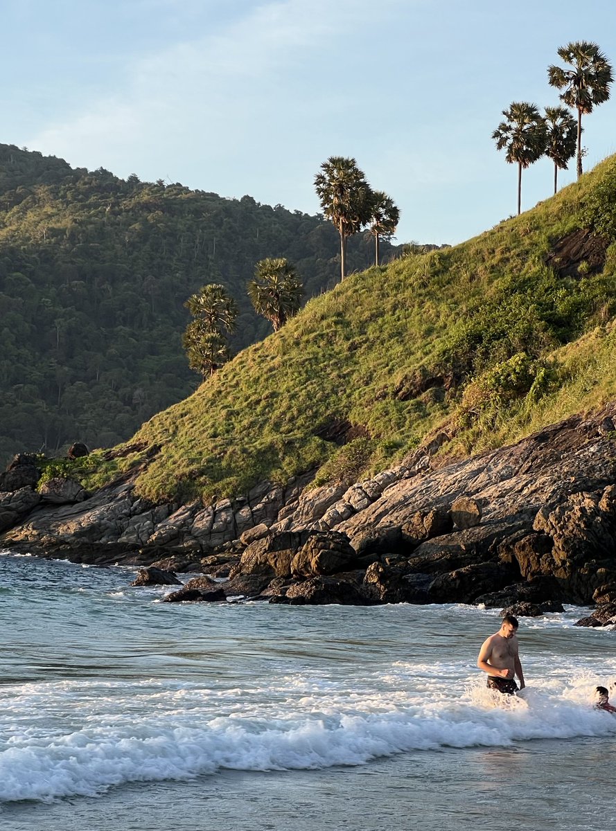 merrysunkissd's tweet image. we fell in love in oct,