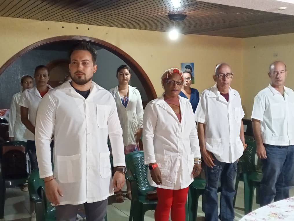 Se realiza Acto de Recibimiento a colaboradores nuevos ingresos en el Estado Bolívar por el Jefe de Grupo de Trabajo Estadual,Vicejefa de Asistencia Médica, Asesora de Atencol .🇨🇺🇨🇺🇻🇪
#CubaPorLaVida
#UnidosXCuba
#TumbaElBloqueo
#FuerzaGuantánamo