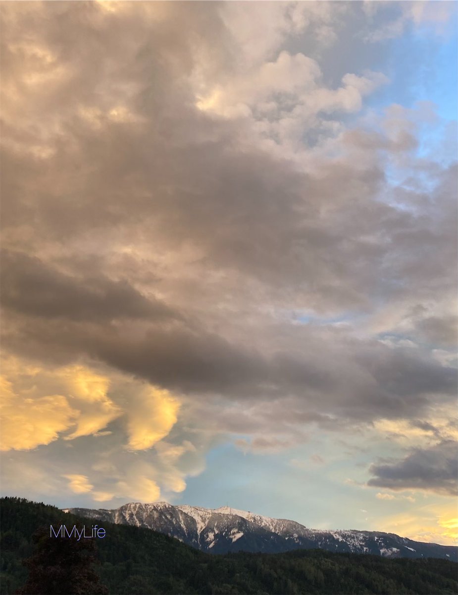 ManuelaMravlak's tweet photo. The magic continues…🤍

#NaturePhotography #Millstatt #Austria 🇦🇹
#MountainLover #NatureBeauty 🏔️ 
@ThePhotoHour @StormHour ⛅️ 
#SundayFeeling #SundayBlue 🩵💙🧡 https://t.co/QUAP5VllAY