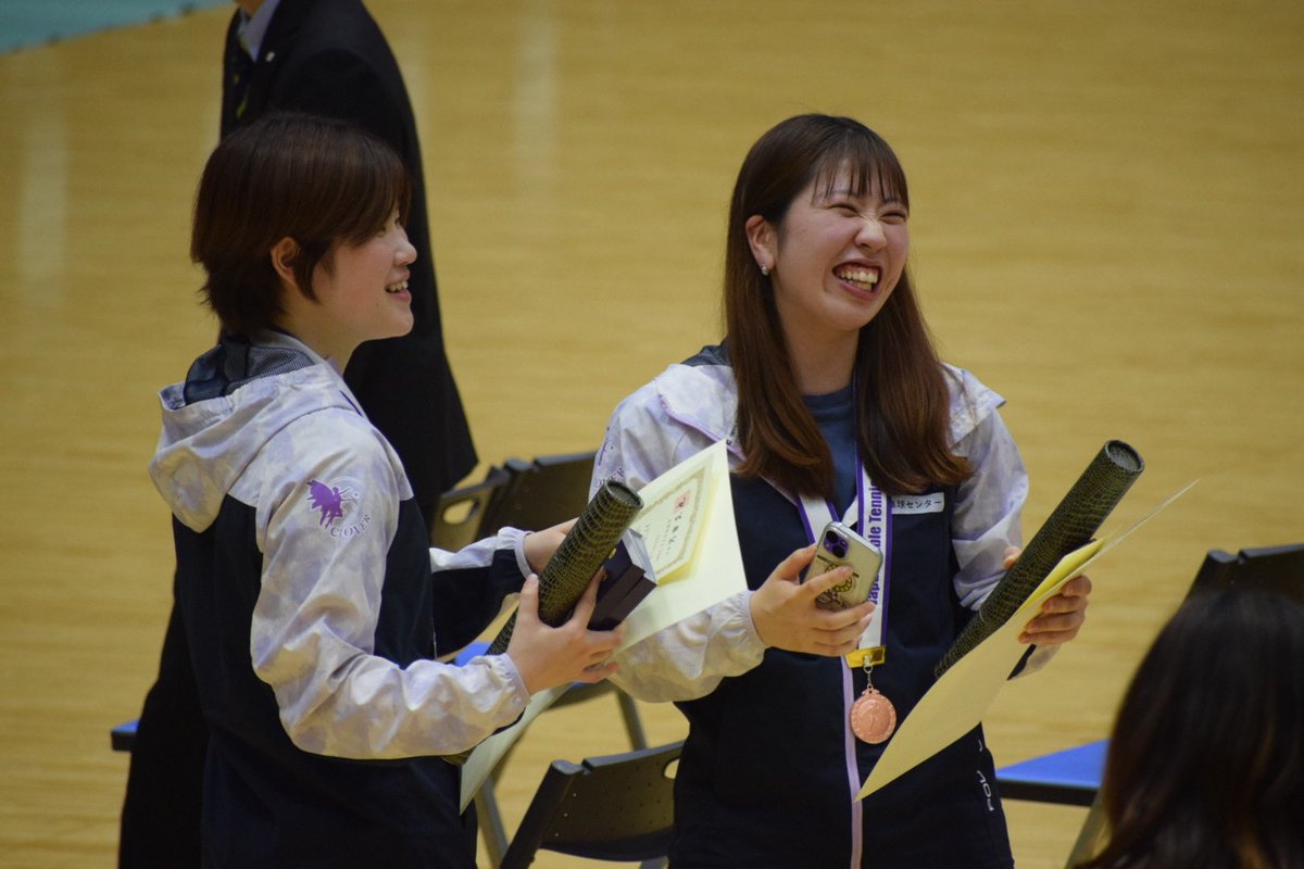 j_05_t's tweet photo. 2024.10/25-27
全日本社会人卓球選手権大会

あきほちゃんここなちゃんダブルスベスト4おめでとうございます🥹🫶🏻
あまりお写真上手く撮れずだったけど表彰式の時のお二人可愛すぎてメロかった、、😭💞

#クローバー歯科フェアリーズ 
#大西瑚々那 選手
#下山秋帆 選手 https://t.co/5CGr63ASGy