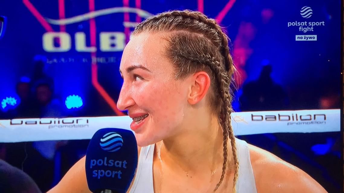 krysztal_'s tweet photo. Lubimy tak sobie pogadać z Arturem😛 Najlepiej o boksie 🥊📺 . #polsatsportfight #arturcowder #cristal #9-0 #proboxing #rockyboxingnight20 #żukowo #angelakrysztoforska #sportadviceboxing #krystiankażyszka #boxingworld #polishgirl #poland🇵🇱  #boxingfighter https://t.co/fTGFqEysnd