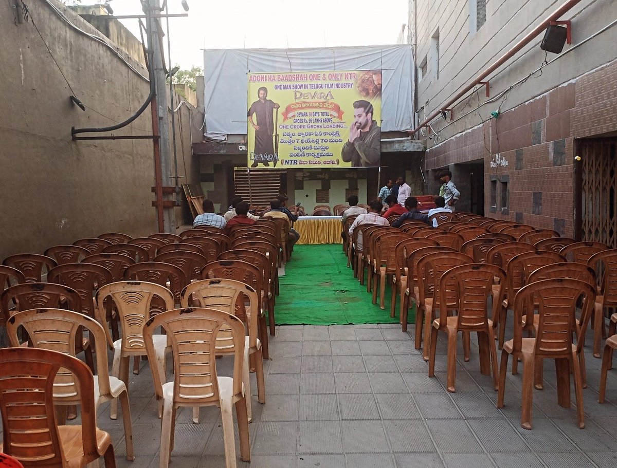 NTRSevSamADN's tweet photo. #Adoni Devara Success Celebration Preparation's going on 
#DevaraCelebrations 🎇🐯🔥💥

Celebrations Start's at 6:00pm Every one welcome.🙏👍

@tarak9999 @DevaraMovie
#DevaraCeeded #DevaraJatara 
#devarabookings #devaratickets https://t.co/R5KYlKjfLP