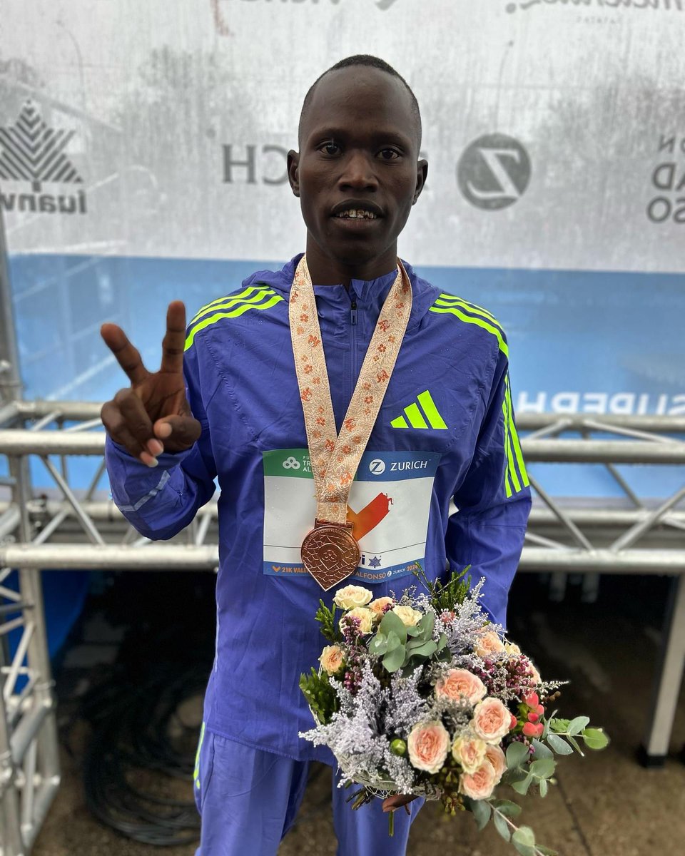 The man of position 3 this year… Isaia Lasoi! Another bronze medal today in Valencia half. 

Amazing year for him:
RAK half 🥉 58:55
Berlin half 🥉 59:46
Copenhagen half🥉 58:10
Valencia half 🥉 58:21

Congratulations! 🧡🥉
