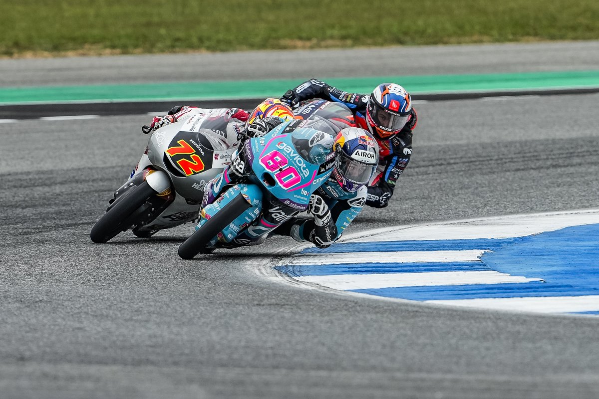 David Alonso continúa haciendo historia, el mayor número de victorias en una misma temporada en la categoría ligera del #MotoGP, un 2024 en donde ha superado los mejores tiempos de muchos circuitos y en donde logró ser el campeón mundial.

<a href="/MinDeporteCol/">Ministerio del Deporte</a>