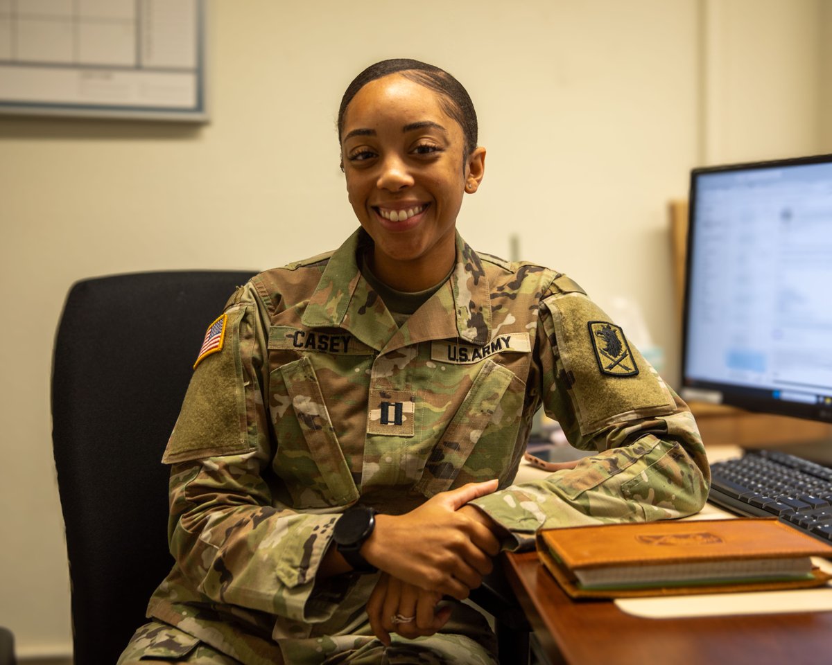 I_Corps's tweet image. Meet CPT Aubrey Casey, a signal officer with 22d CSB. From leading networks to shaping future exercises, Casey's journey is fueled by family, service, &amp;amp; dedication "You don't join the @USArmy because it's easy. You join because it's unique and honorable" #whyiserve 🇺🇸