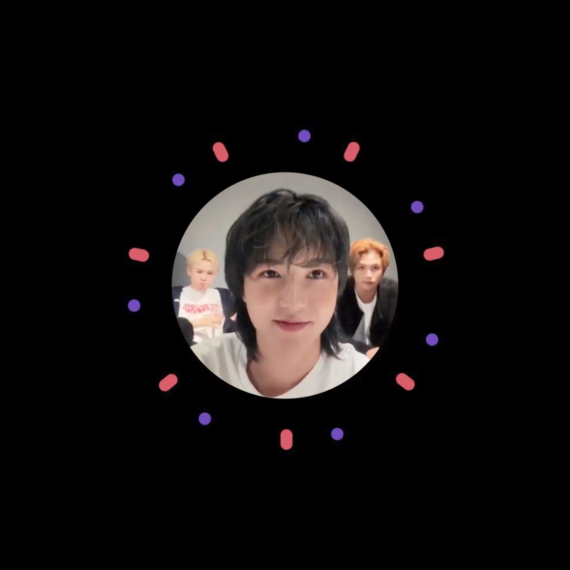 ผมไปทำนี่มา #Renjuncons🦊 ทุกคนลองกดรี แล้วก็กดหัวใจ แล้วก็เมนชั่นข้อความด้านล่างมาสิคะๆๆๆ อินจุนจะมาต๊ะเอ๋ทุกคนเลยน้า ความน่ารักมาทักทายย

WELCOME BACK RENJUN 💛
#RENJUN #런쥔