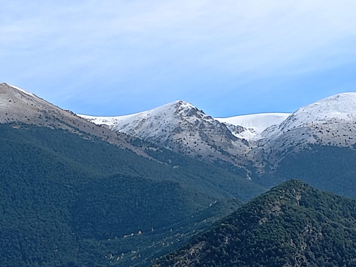 jecbosch14's tweet photo. Magnífic dia a #Fontaneda 😃😎👍
#santjuliadeloria #andorra #diumenge #descobreixandorra #andorrainfo #andorralovers #andorramountains #meteo #meteoandorra #andorrabloggers #andorranatura #andorramola #andorraturisme https://t.co/YAzwh7zhef