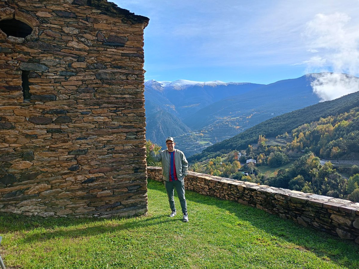 jecbosch14's tweet photo. Magnífic dia a #Fontaneda 😃😎👍
#santjuliadeloria #andorra #diumenge #descobreixandorra #andorrainfo #andorralovers #andorramountains #meteo #meteoandorra #andorrabloggers #andorranatura #andorramola #andorraturisme https://t.co/YAzwh7zhef
