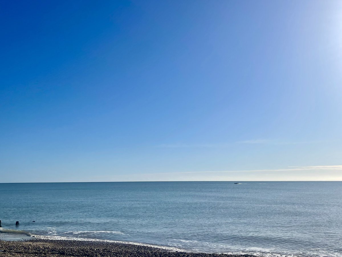 AngelikaHTCG's tweet image. ☀️ perfect day to practice for the #PolarbearChallenge 🏊🏻‍♀️ … and the local lifeboat is training too 🚤 @pettlevel #wildswimming #beachlife #vitaminsea #SundayFunday ♥️ @bbcsoutheast @TheSnowDreamer