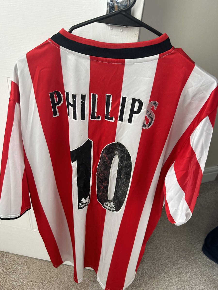 jordloc's tweet photo. Size - L Phillips #10 cracking to name and number. £40. https://t.co/rpIBMX1XuJ
