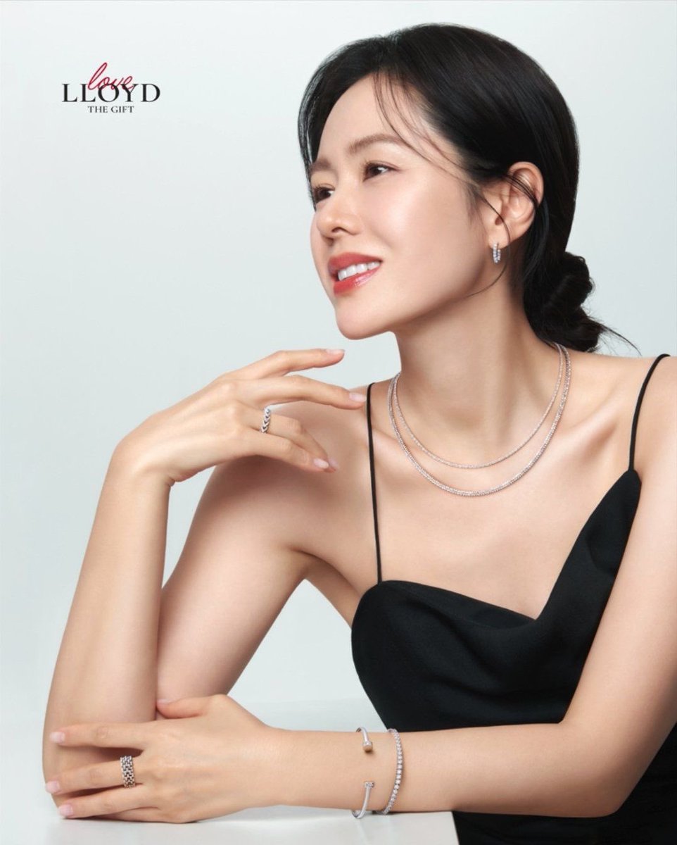 gna_syejin's tweet photo. Mau memilih warna yang paling cocok. 🤷‍♀️ https://t.co/FDsRNItdoI