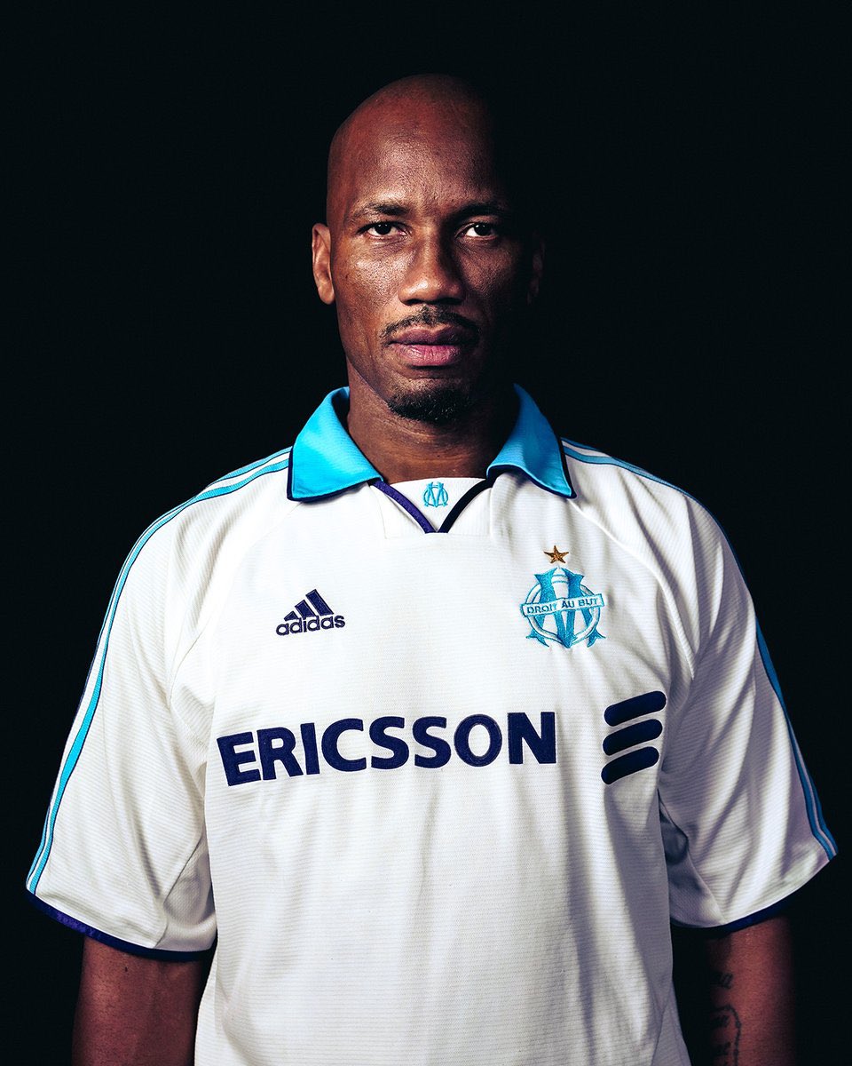 lnstantFoot's tweet photo. Mesdames et Messieurs, 

Monsieur Didier Drogba avec le maillot de l’Olympique de Marseille. 🤍💙

Quel flow. 🤩🔥

📸 (@Ligue1) https://t.co/mkM2MqY80z