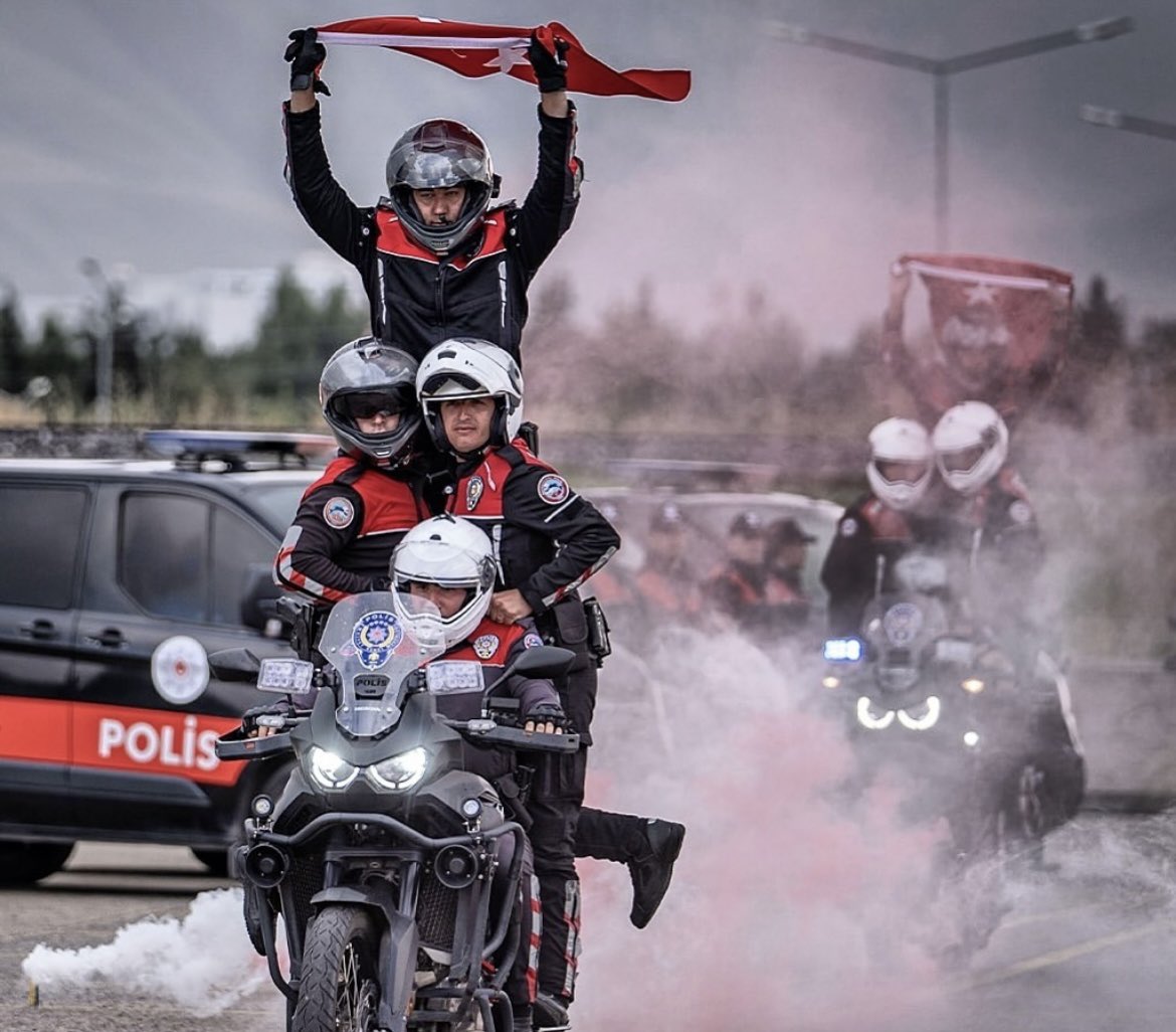 eraysoyak's tweet photo. @ozanozturk_tr @murat_kurum @burakdemiralptr @sonertufanoglu @Zafercelik23 @tanerduzgoren @FikretOnhan @fatihacunbey @Unsal_Ocak55 @ozgurSUZGUN @nerdogan1966 @tkemredemir @tkgmgovtr @destek_tkgm @csbgovtr @faseymen @mahirtuncer23 @YLDRM_SDK Sayın bakanım @AliYerlikaya Polis adayları 2024 yılı bitmeden 32. Dönem POMEM ilanının gelmesini istiyor. 

#pomemilanistiyor https://t.co/asIYNJuYiE