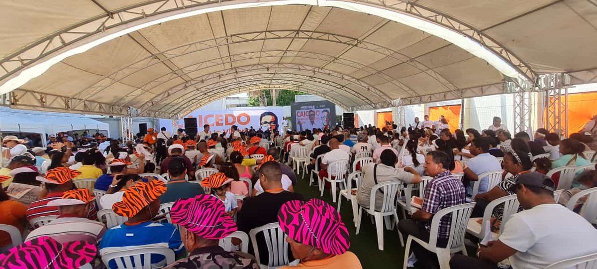 badilloedwin's tweet photo. Cuando el justo gobierna el pueblo se alegra y respalda, por eso los encuentros ciudadanos #CaicedoCaminoALaVictoria fueron un éxito rotundo y demuestran cada vez más que la fuerza del cambio y el anhelo del pueblo por ver el progreso del país es grande. 💪 @carlosecaicedo https://t.co/eZbA8b6TSY