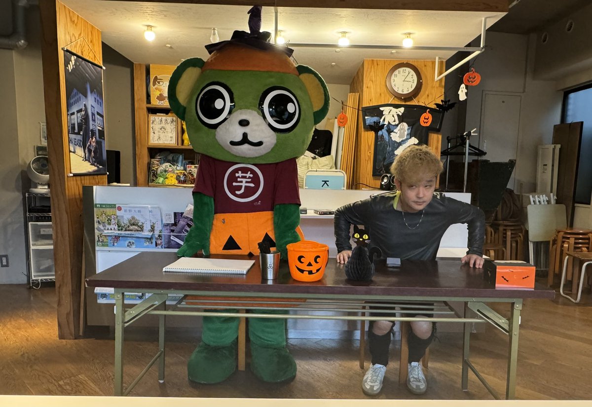 yo_tan's tweet photo. 本日はイッちゃんとハロウィン🎃
ぬんっ!!と登場からのめちゃくちゃ可愛い直立💚
#大崎さんとハロウィン #大崎一番太郎project30 #ride19 #大崎一番太郎 https://t.co/u7kmoGpgGN