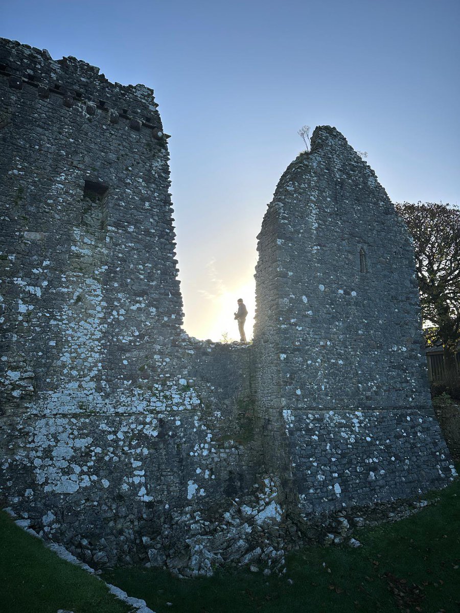 Sian_Parry's tweet photo. The Ultra Bach start from Weobley Castle! 🏰 #gowercoastalraces #runwalkcrawl https://t.co/R5lIb6gKRS