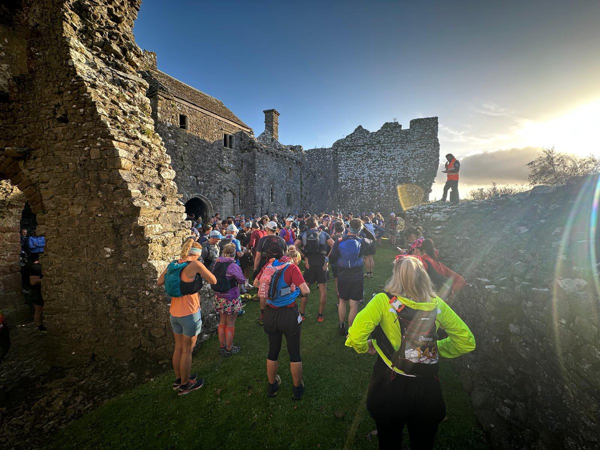 Sian_Parry's tweet photo. The Ultra Bach start from Weobley Castle! 🏰 #gowercoastalraces #runwalkcrawl https://t.co/R5lIb6gKRS