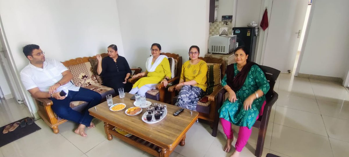 imneerajkrjha's tweet photo. आज अपने शक्तिकेंद्र गौर सिटी 2 के बूथ संख्या 35 (गौर सिटी 16 एवेन्यू) में बूथ अध्यक्ष श्रीमती प्रीतिका सिंह जी और सम्मानित बूथ समिति और कर्मठ कार्यकर्ताओं के साथ माननीय प्रधानमंत्री श्री नरेंद्र मोदी जी का मन की बात कार्यक्रम सुना

@Bhupendraupbjp
@Satendraupbjp @Gajendramavibjp https://t.co/KH7fBLHm2g