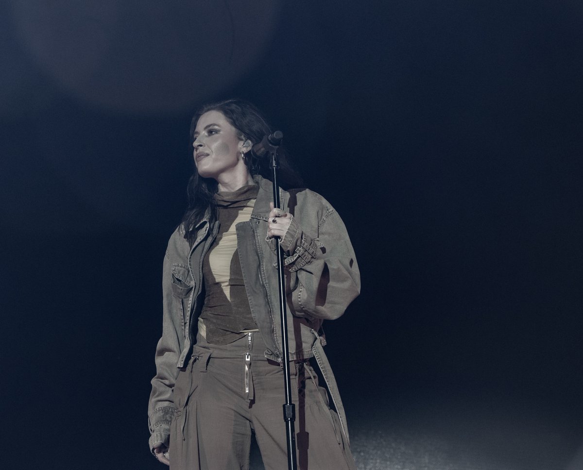 BackseatMafia's tweet photo. Femme Power and Emotional Bangers: FLETCHER Hits Sydney 
https://t.co/23tjcVdKWh 
.@findingfletcher .@livenationau
#fletcher #fletcherlive #livemusic #findingfletcher 
Images @deborah_pelser https://t.co/ItiRMiOCe8