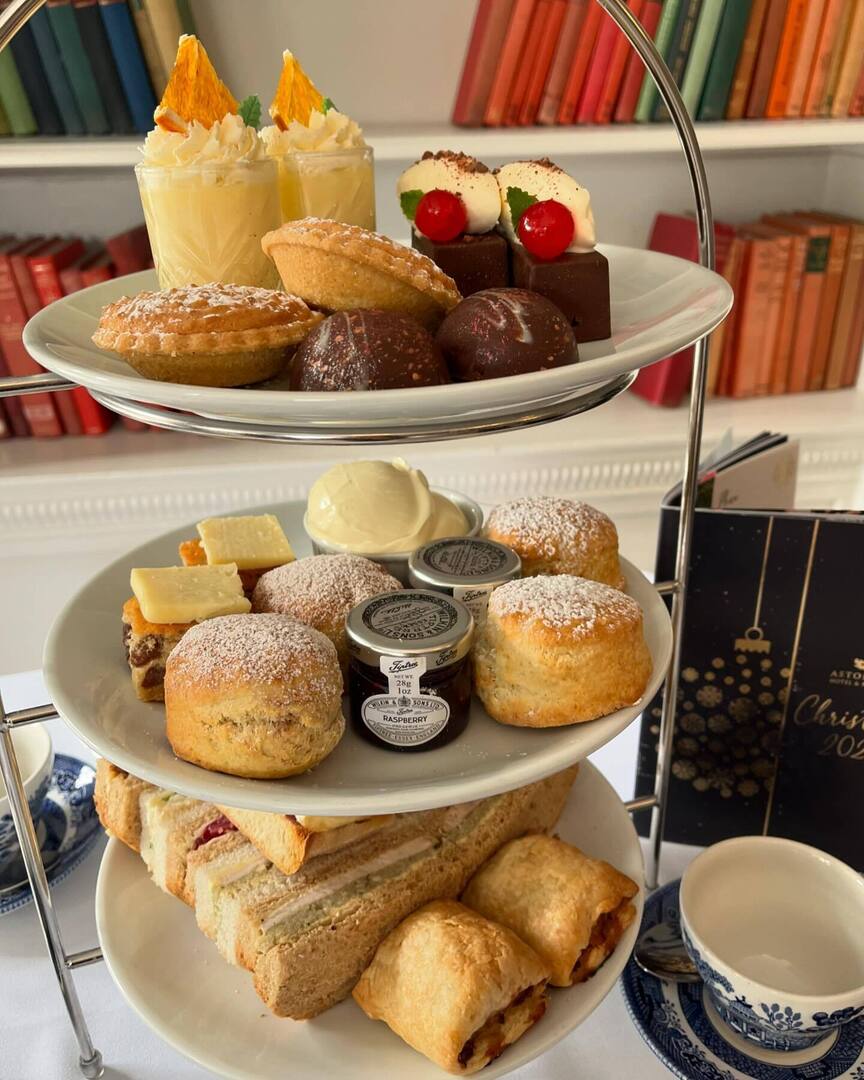 Indulge yourself this upcoming festive season and join us for a delicious festive-themed afternoon tea 🎄✨

Includes a selection of finger sandwiches, savoury items, freshly baked scones with jam and clotted cream, and homemade sweet treats 😍

£21.50 per person | Served 12pm-…