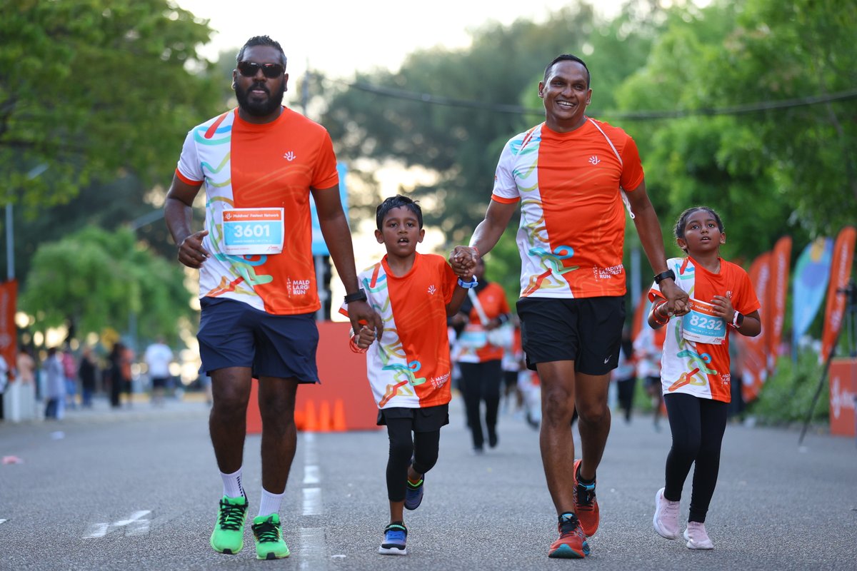 Dhiraagu's tweet photo. Smile for the camera 😁📸
#DMRR2024
#DhiraaguMaldivesRoadRace
#LargestRunintheMaldives
#HelpProtectChildren https://t.co/qJb23KP7Ly