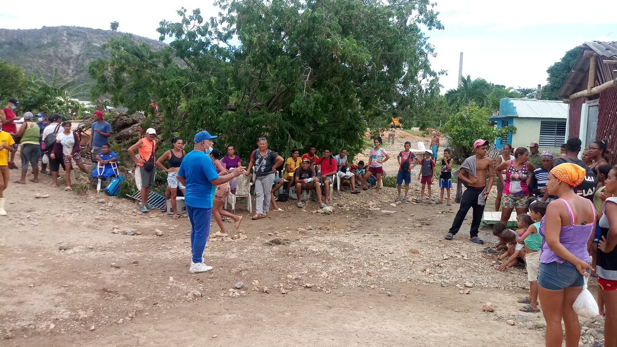 GretzaP's tweet photo. #Guantánamo Macambo intervención sanitaria por la Salud, satisfacción y agradecimiento de un pueblo que a pesar de las adversidades se levanta con el optimismo y la certeza que con la unidad y el esfuerzo de todos nos recuperaremos! #UnidosPorCuba #CubaPorLaVida #FuerzaGuantánamo https://t.co/9llYiPDm5p