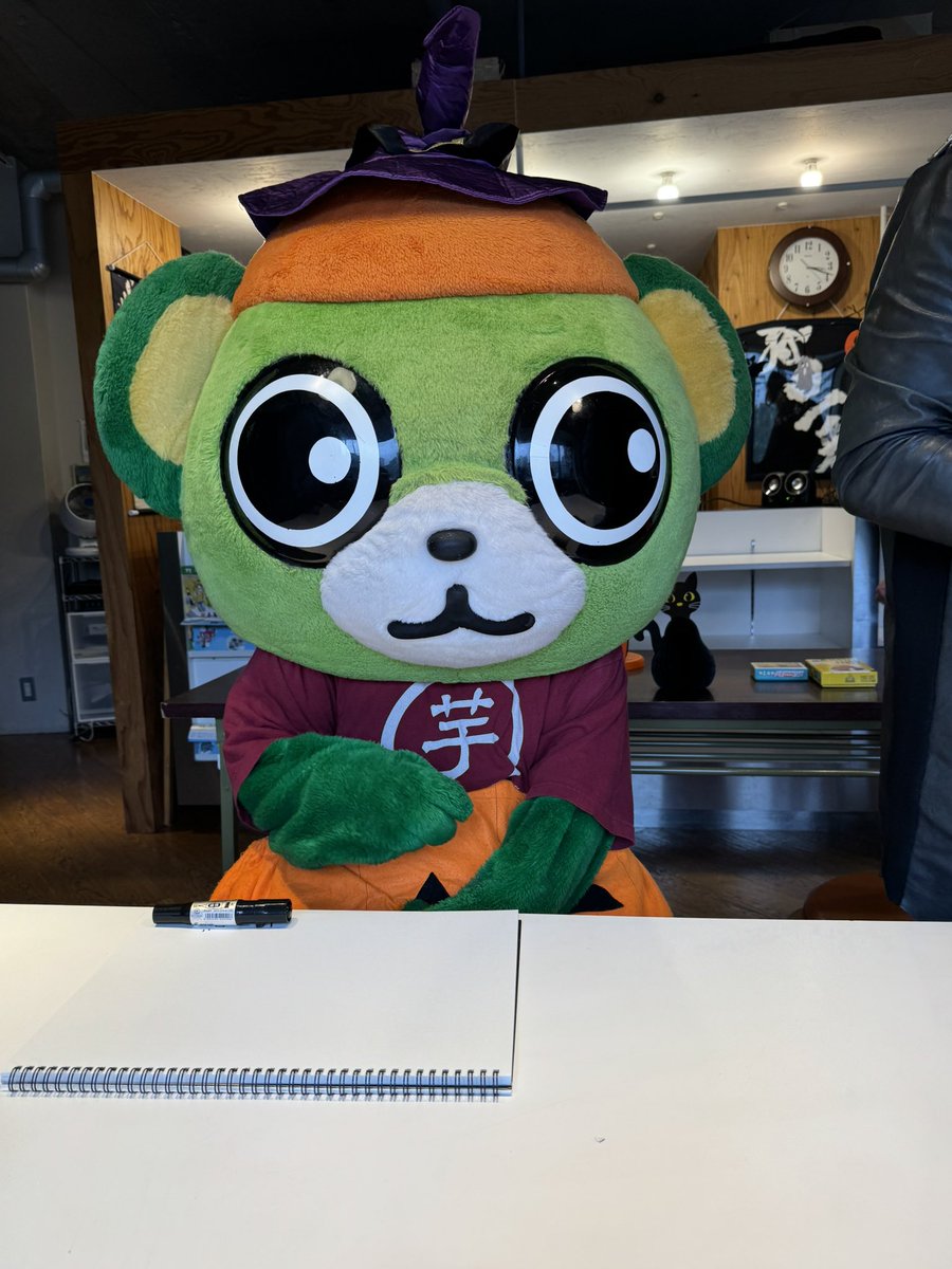 yo_tan's tweet photo. 色々なカードゲームをみんなでやりまーす!!
みんなで説明を聞いてるところ☆
いちいちイッちゃんかわいくてたまんない💚
#大崎さんとハロウィン #大崎一番太郎project30 #ride19 #大崎一番太郎 https://t.co/zbVeBtlX3h