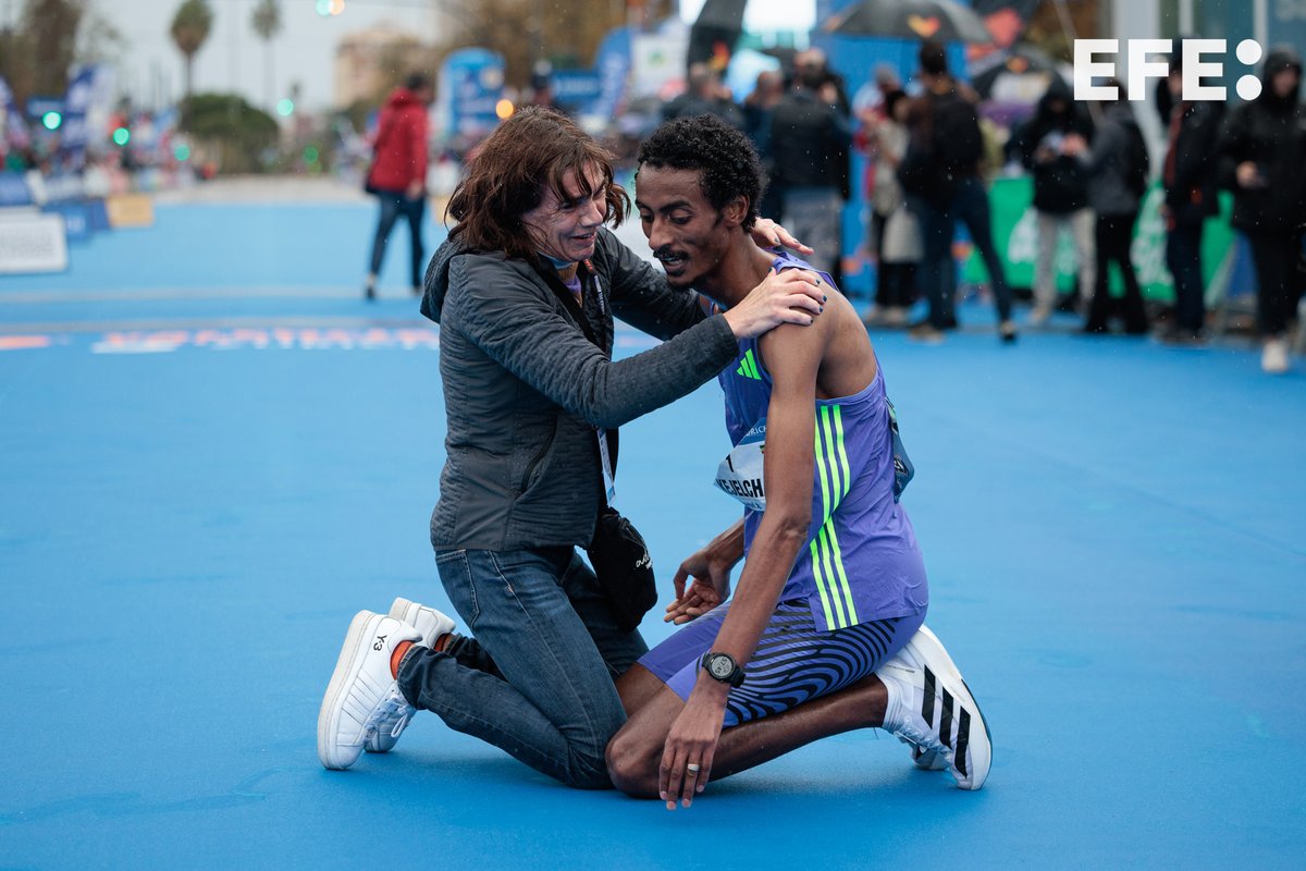 bieluno's tweet image. El etíope Yomif Kejelcha firma un nuevo récord del mundo del Medio Maratón en Valencia: 57.30. @EFEnoticias @EFEdeportes #21Kvalencia