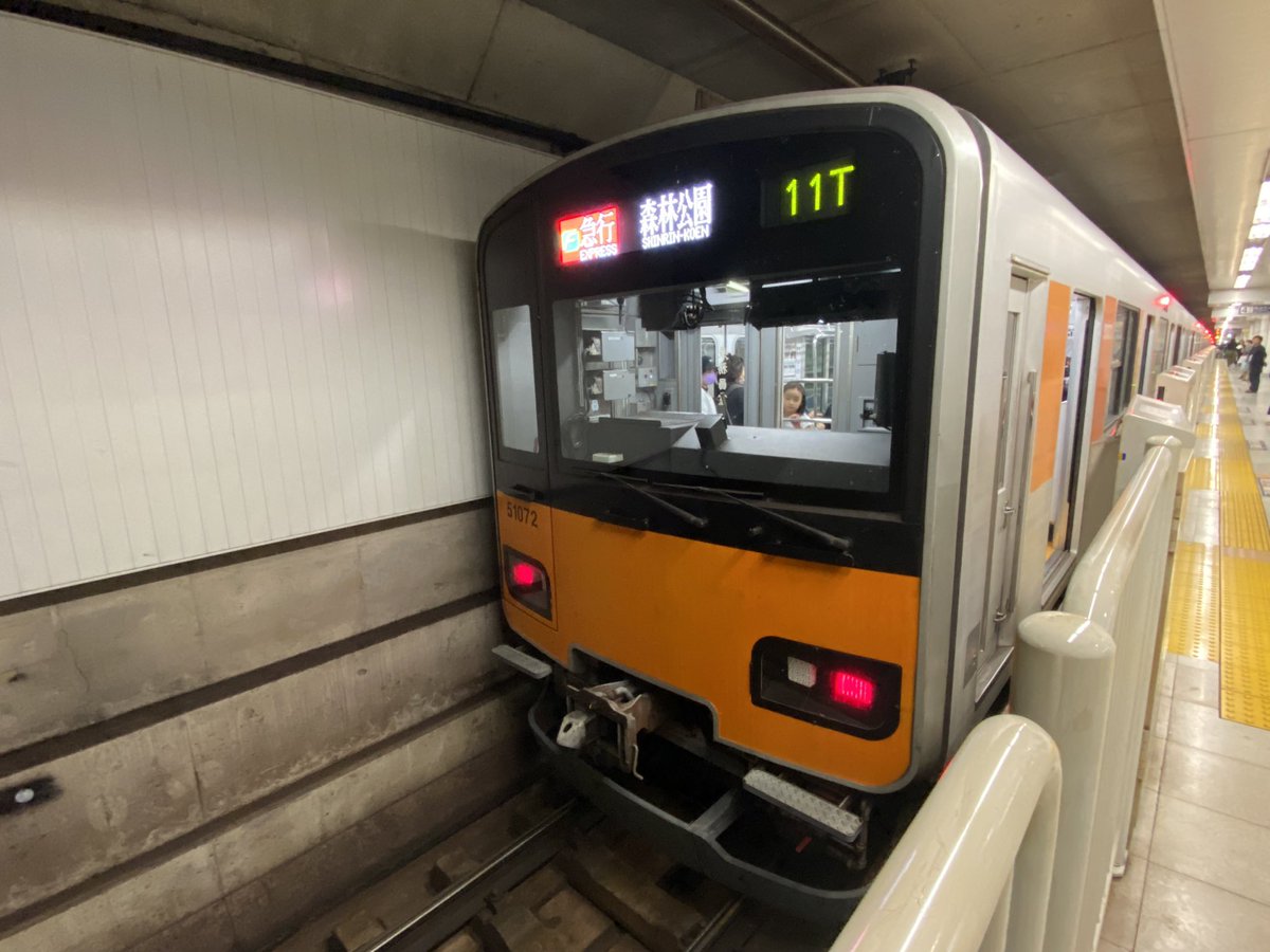 Seibu6111f's tweet photo. 本日は、帰省ついでに副都心線と池袋線にて撮影。
　なんとなく、白顔ステンレスの池袋線地上運用が数年前より減ってきてるような感じがしました(´；ω；`) https://t.co/idjwKiUTB6