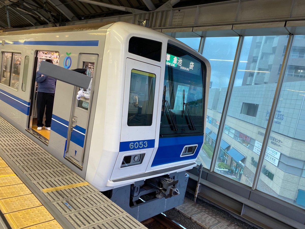 Seibu6111f's tweet photo. 本日は、帰省ついでに副都心線と池袋線にて撮影。
　なんとなく、白顔ステンレスの池袋線地上運用が数年前より減ってきてるような感じがしました(´；ω；`) https://t.co/idjwKiUTB6