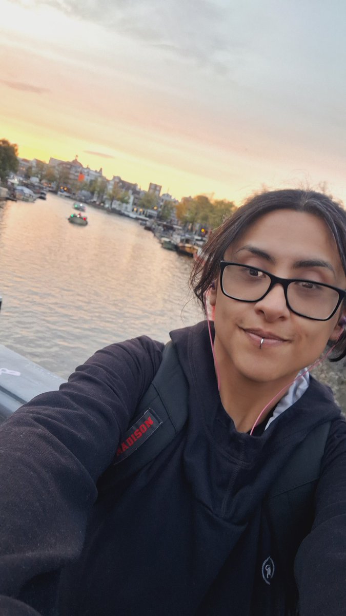 annfernal's tweet photo. I'm back from the best holiday ever!!!! All the fun and friends seen along the way gave me memories to carry for a lifetime.  Now back to business and normality. https://t.co/DSltx00csK