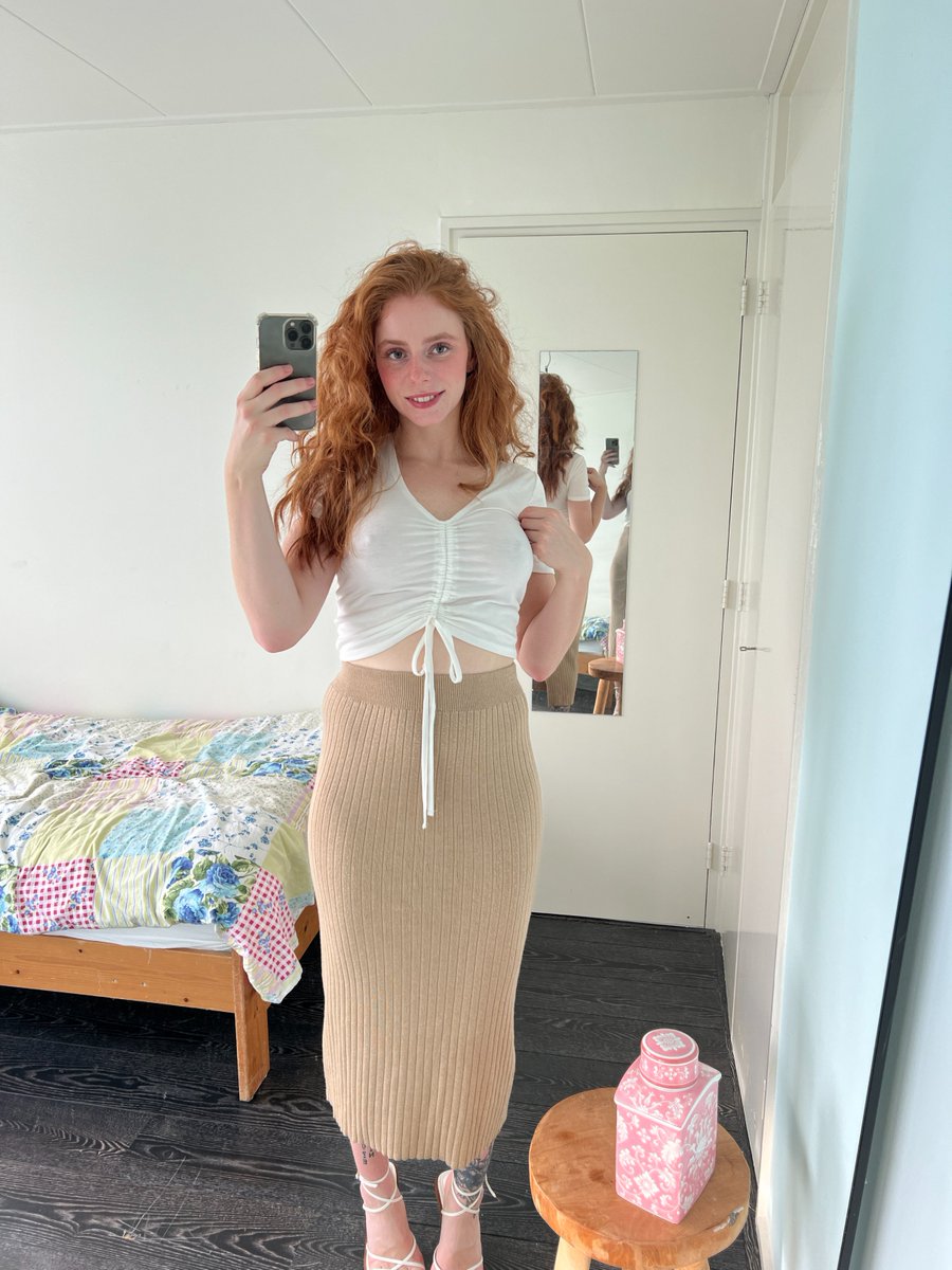 Gingeramyashley's tweet photo. What would you do if I pulled these out in front of you? https://t.co/Sjs9qCUtee