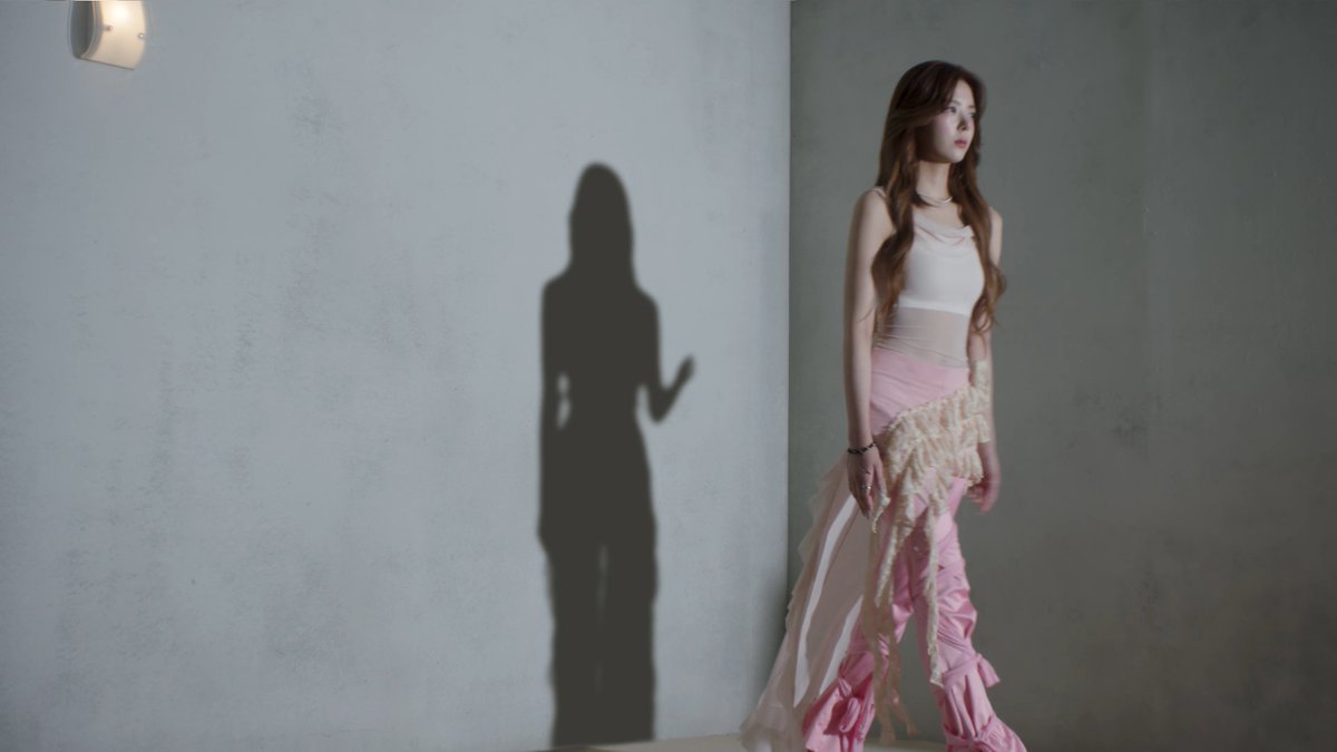 CJSGLOBAL's tweet photo. #LIA #리아 in ‘Imaginary Friend’ M/V https://t.co/lsQEeaxdXv