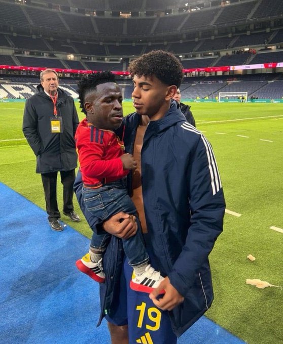 FunnyOMG99 tweet media