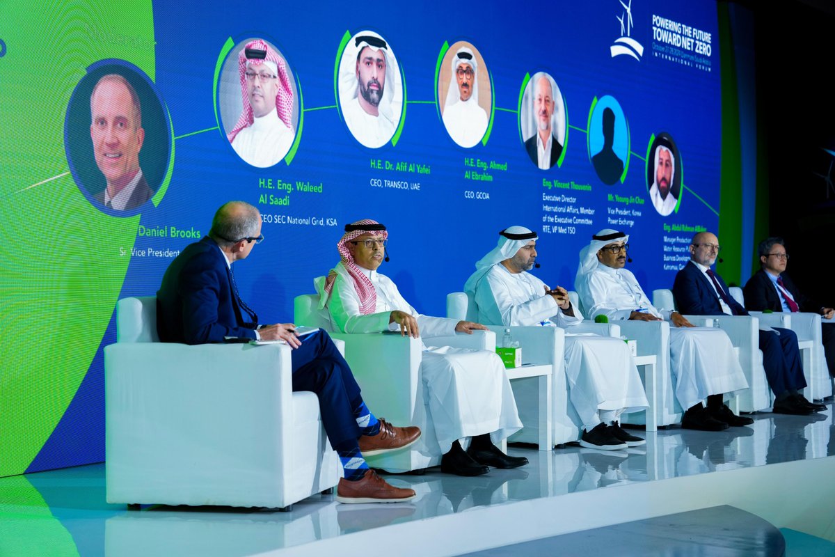 SaudiEnergy's tweet photo. المهندس وليد السعدي، الرئيس التنفيذي لـ #نقل_الكهرباء، التابعة لـ #السعودية_للكهرباء، يشارك بجلسة حوارية بعنوان:
Regional Grid Optimization to Enable a Reliable, Affordable Net-Zero Future في منتدى "تعزيز مستقبل الطاقة نحو الحياد الصفري" بتنظيم @gccia؛ واستعرض خلالها استراتيجية الشركة في التحول إلى الطاقة النظيفة والوصول للحياد الصفري بحلول العام 2050.