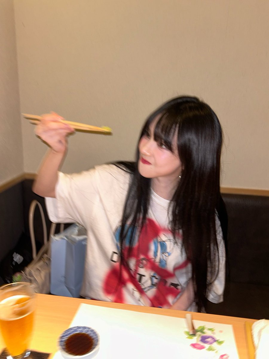 hourlykrn's tweet photo. pretty girlfriend https://t.co/8gYoxFlHBz