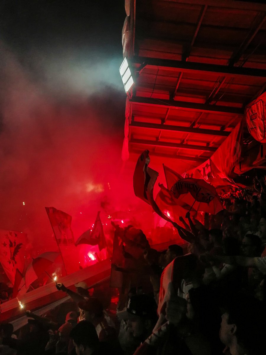 barrabrava_net's tweet photo. La Guardia Albi Roja Sur - Independiente Santa Fe ayer en el clásico vs Millonarios https://t.co/80meuG228k