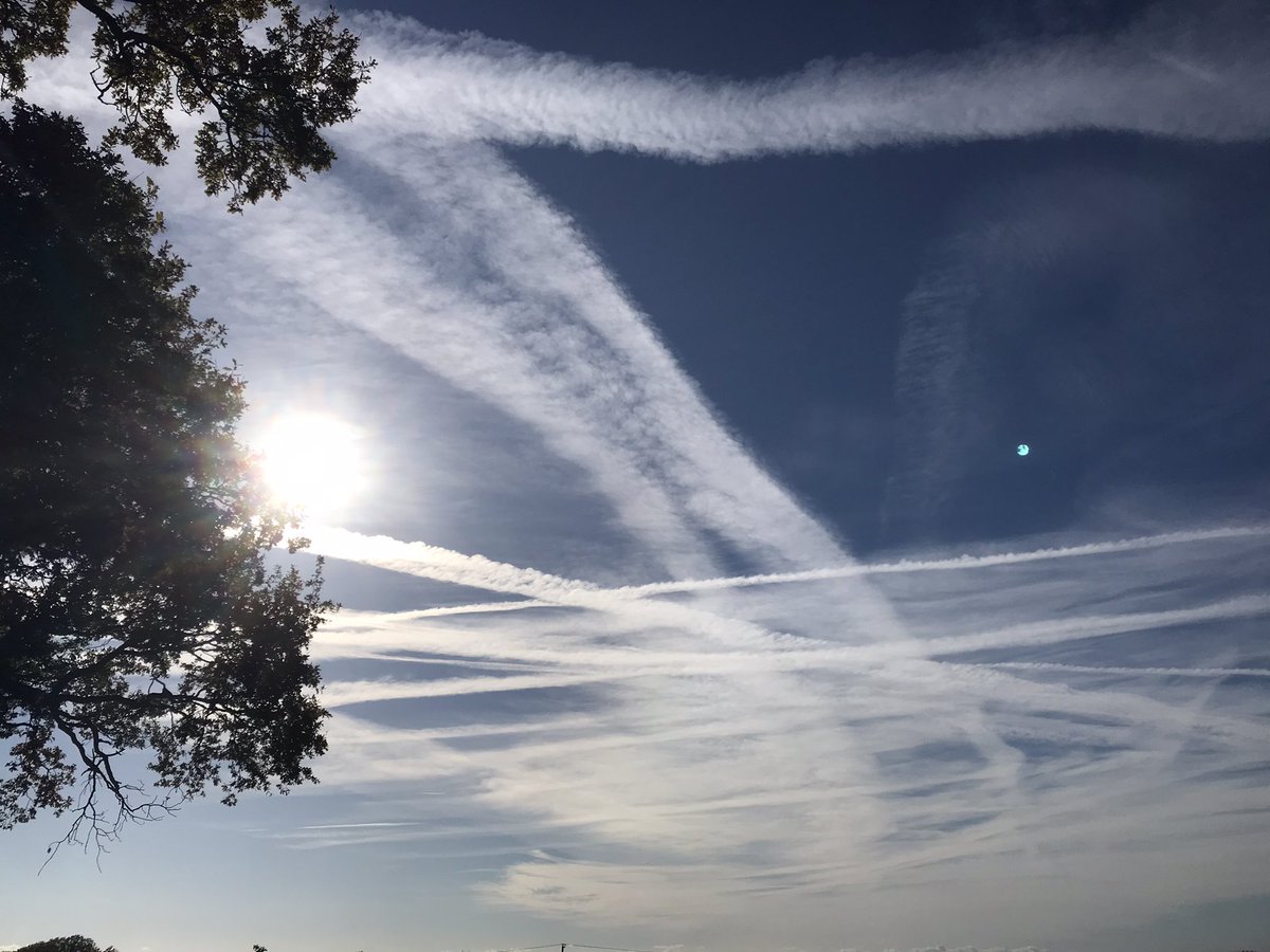 rishiisabell's tweet photo. Time lapse for the last hour in the south coast today - sky white’d out in parts ready to block the sun out shortly #Geoengineering #WeatherModification #chemtrails #JetClouds https://t.co/FNOM549K5j