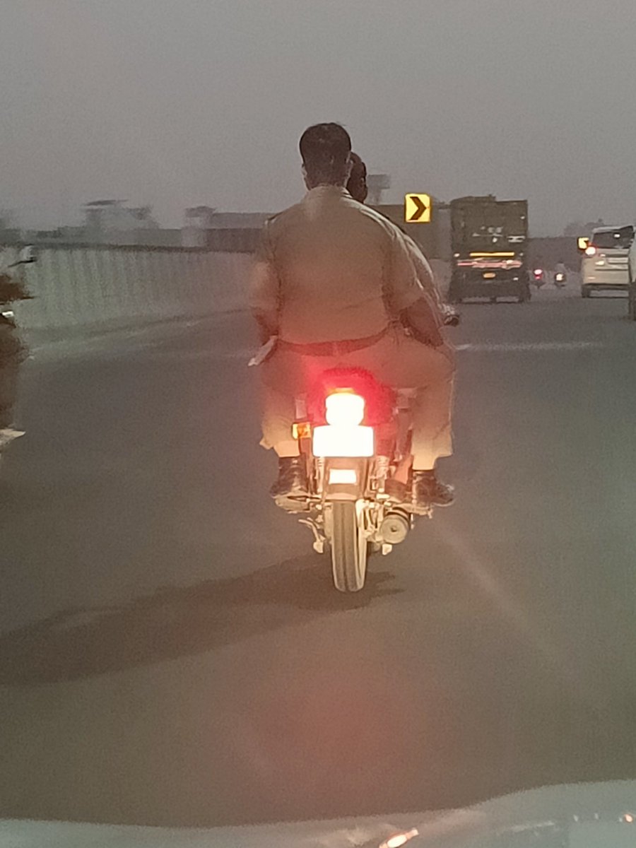 king_puneet's tweet photo. UP14FD8249
3 Men in uniform riding on a single bike that too without helmet
Are the rules meant for common people only.
@ghaziabadpolice @Uppolice @dgpup @uptrafficpolice @ABPNews @ZeeNews @indiatvnews https://t.co/bvkIye0TdO