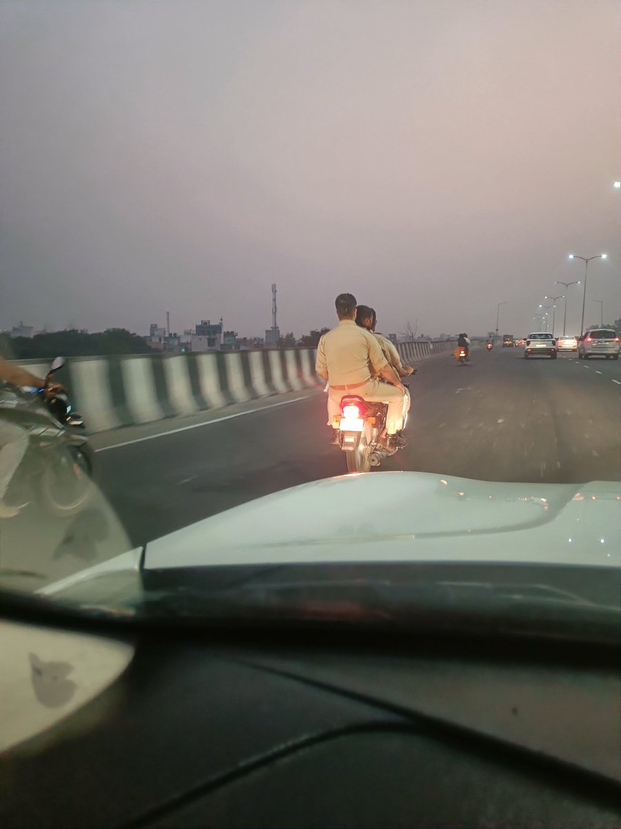 king_puneet's tweet photo. UP14FD8249
3 Men in uniform riding on a single bike that too without helmet
Are the rules meant for common people only.
@ghaziabadpolice @Uppolice @dgpup @uptrafficpolice @ABPNews @ZeeNews @indiatvnews https://t.co/bvkIye0TdO