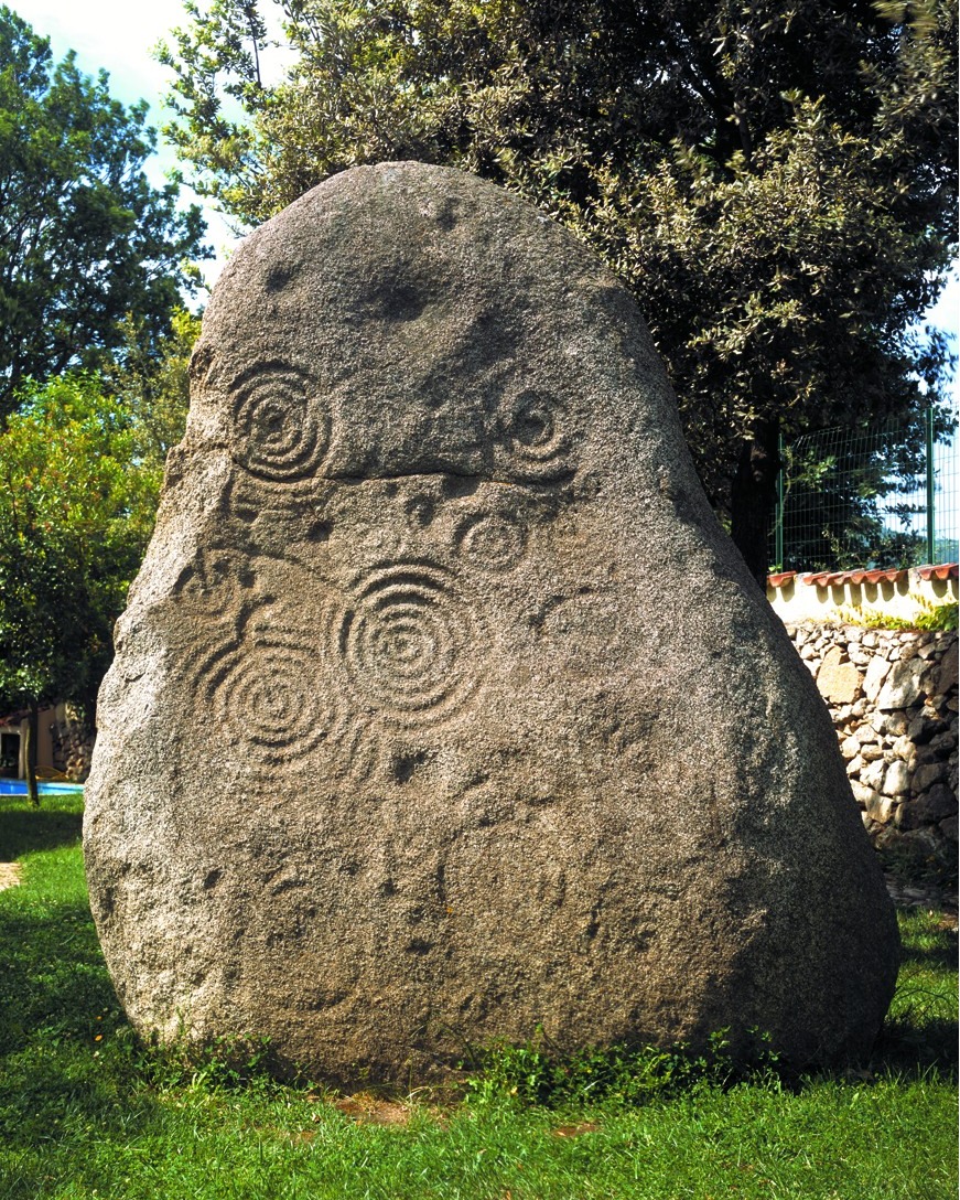 AutunnoBarbagia's tweet photo. La quantità di siti archeologici nel territorio di #Mamoiada rivela come l’area fosse abitata fin dalla preistoria: Sa Perda Pintà (3200 e 1800 a.C) è uno dei ritrovamenti del 1996. #AutunnoinBarbagia 1-3 novembre 2024! Programma: https://t.co/mXufUw4eaY📷 Arch. Aspen-R. Brotzu https://t.co/YmnV7N2OJJ
