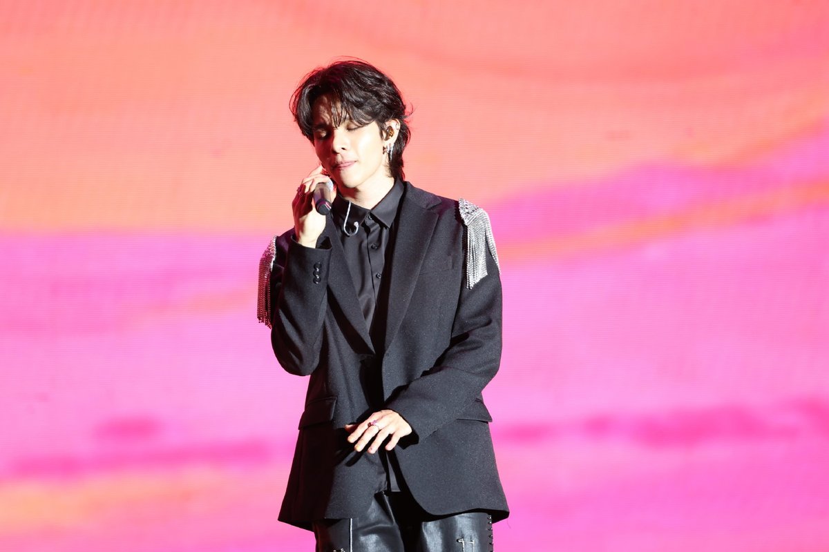 its_samuelovely's tweet photo. [🦌🇨🇳] #SAMUEL IN WUHAN

📅: 2024.10.26 | 🎤: concert of stars
 — friendly reminder to everyone, every images and videos I uploaded are credited to the rightful owner. Check out these stage fan taken photos ^^

©️: 船在游曳
#SAMUELKIM #김사무엘 #사무엘
#KIMSAMUEL #金Samuel https://t.co/7dPJI54RRv
