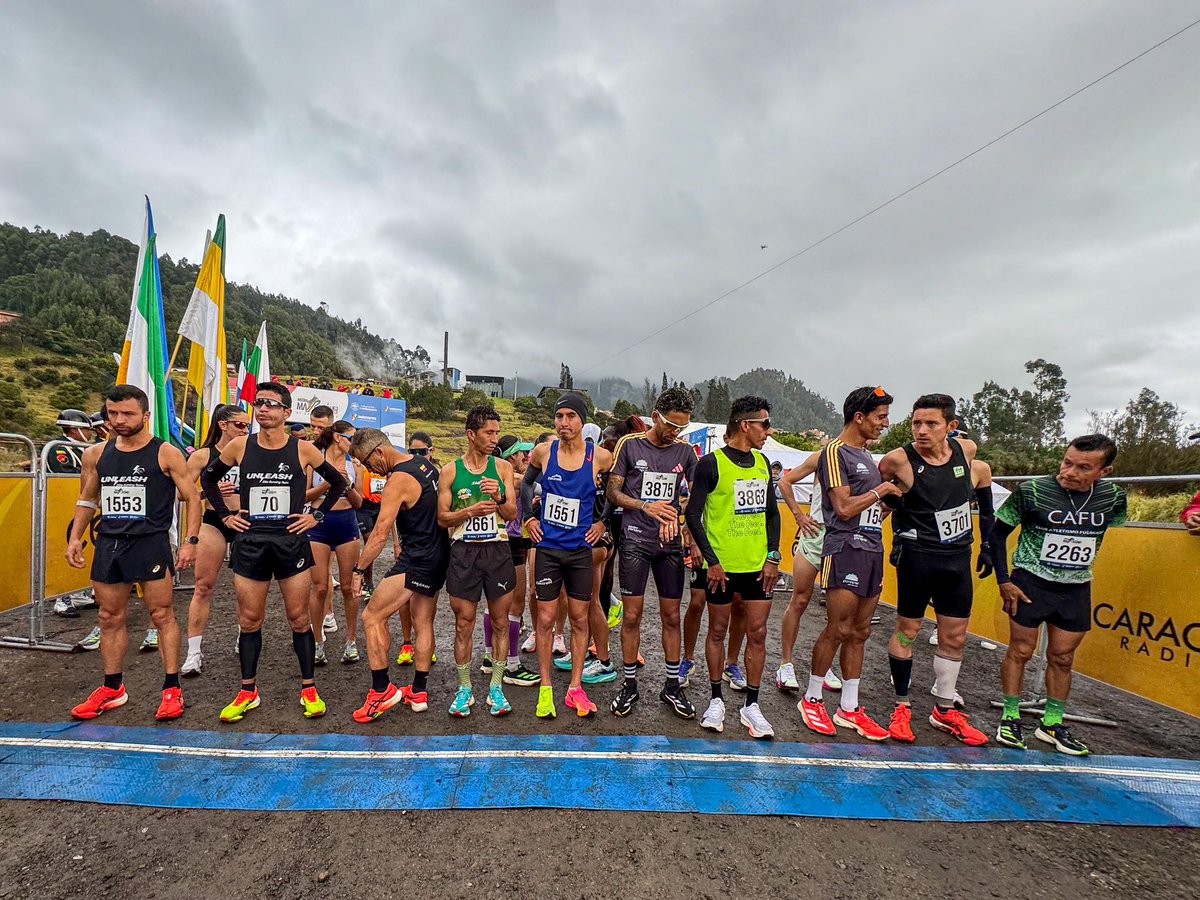 JorgeEmilioRey's tweet photo. Desde la primera maravilla de Colombia: la Catedral de Sal de #Zipaquirá, los atletas élite hacen historia corriendo la versión inicial de nuestra Media Maratón de Cundinamarca. 

Algunos de los corredores que nos acompañan:

🏃‍♀️Naomi Maiyo (Kenia). La más reciente ganadora de la Maratón Internacional de Medellín (2024)

🏃‍♂️Nicolás Kosgei (Kenia). 
Campeón de la edición 26 de la Media Maratón de Río de Janeiro (2024)

🏃‍♀️María Pía (Uruguay) Campeona suramericana de maratón. 

🏃Carlos Martín (chileno). Mejor latinoamericano en la maratón de París 2024. Campeón sudamericano, 
Campeón panamericano, 
Récord nacional de Chile de 1.500 m, 5.000 m, 10.000 m, media maratón y maratón.

🏃‍♂️Gerald Nicolás Giraldo (Antioquia). Medallista suramericano y maratonista olímpico. 

🏃‍♂️Juan Carlos Cardona Ríos (Antioquia). Atleta olímpico y medallista panamericano. 

🏃‍♀️Angi Orjuela (Bogotá). Maratonista olímpica, mejor colombiana en Río 2016. 

Deportistas de Kenia, Ecuador, Chile, Uruguay y Colombia, buscan mejorar sus marcas en un trazado único en el país, con una conjugación de recorrido urbano con la majestuosidad de los municipios de Zipaquirá y #Cogua. 

Ya están en la línea de partida los participantes de la 21K, 10K y 5K, dejando en el partidor alrededor de 8.000 atletas de las diversas regiones del país. 
 
Hoy #Cundinamarca es la protagonista del circuito mundial de media maratón. 

#MMCundinamarca