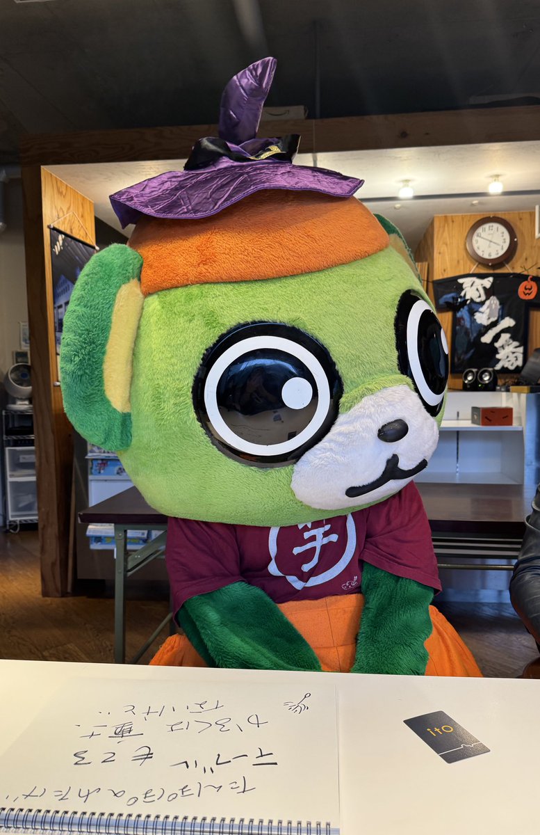 yo_tan's tweet photo. ゲームの最中、真剣に考えるイッちゃん☆
みんなでやるカードゲームめっちゃ楽しい٩( ᐛ )و
#大崎さんとハロウィン #大崎一番太郎project30 #ride19 #大崎一番太郎 https://t.co/hg9ZVpqZAF