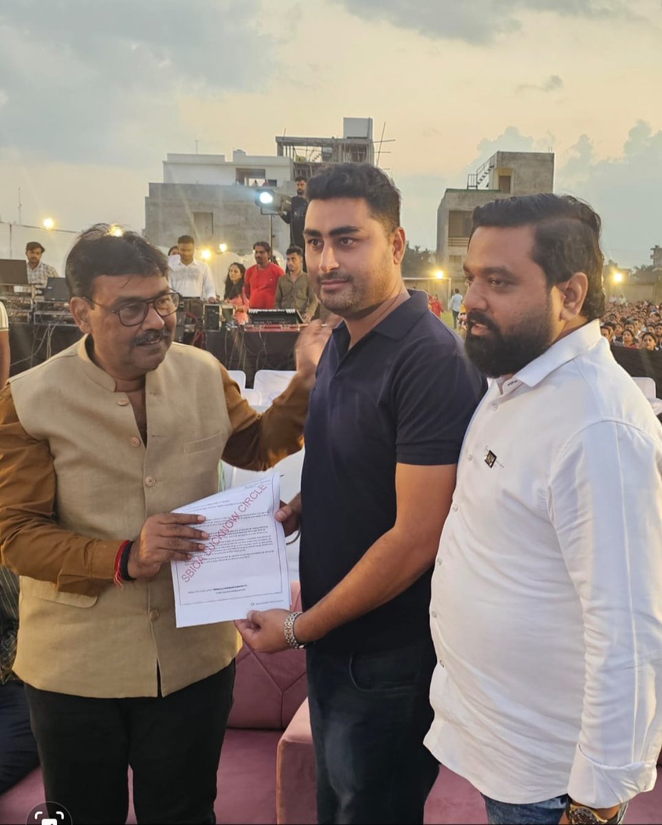 अतःहम सभी 10 लाख बैंक कर्मचारी हमारे यशश्वी मुख्यमंत्री माननीय <a href="/myogiadityanath/">Yogi Adityanath</a> <a href="/myogioffice/">Yogi Adityanath Office</a> <a href="/UPGovt/">Government of UP</a> <a href="/pankajguptamla/">Pankaj Gupta</a>  से विन्रम अनुरोध करते है कि आप भी 01.11.2024 को अवकाश घोषित करे ताकि हम सब अपने परिवार के साथ दीपावली का महान पर्व कुछ पल और मना सके, हम सब आपके दिवाली के इस