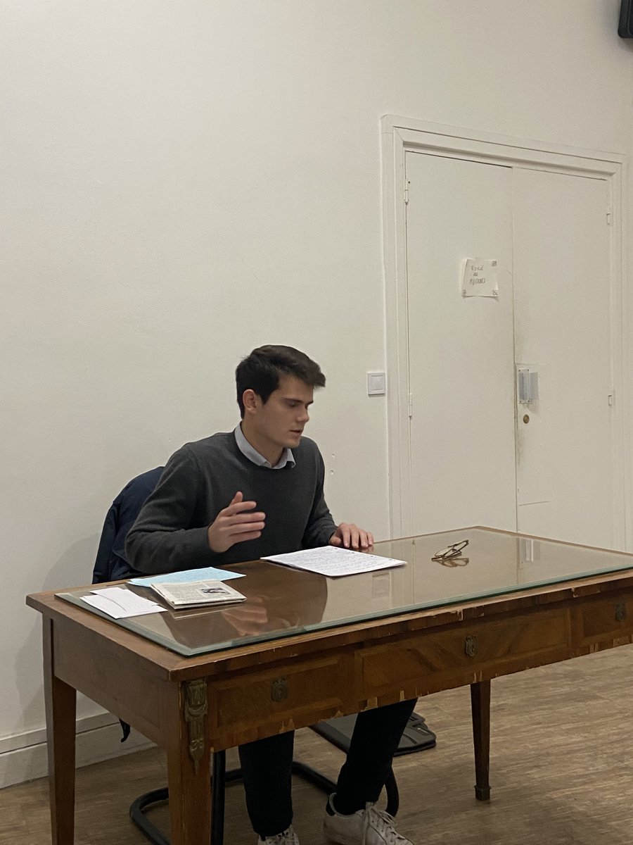 AF__Paris's tweet photo. 📷 Retour en images sur une semaine militante chargée !

🧑‍🏫 Mercredi, après un tractage dans le 3e arrondissement, les militants ont pu assister à un cercle de formation interne sur l'histoire des idées politiques donné par Antoine Charreau. https://t.co/fUfMp2f9i1