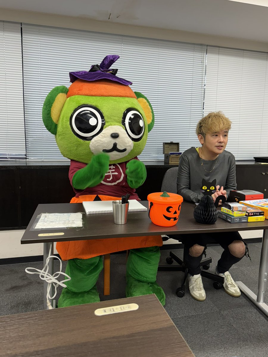 yo_tan's tweet photo. 事情によりイッちゃんの休憩の後は2階に移動〜☆
次回のProject30の相談会議👏🏻
みんなから色んな案が出て楽しい!!
#大崎さんとハロウィン #大崎一番太郎project30 #ride19 #大崎一番太郎 https://t.co/LFwLQhsj2p