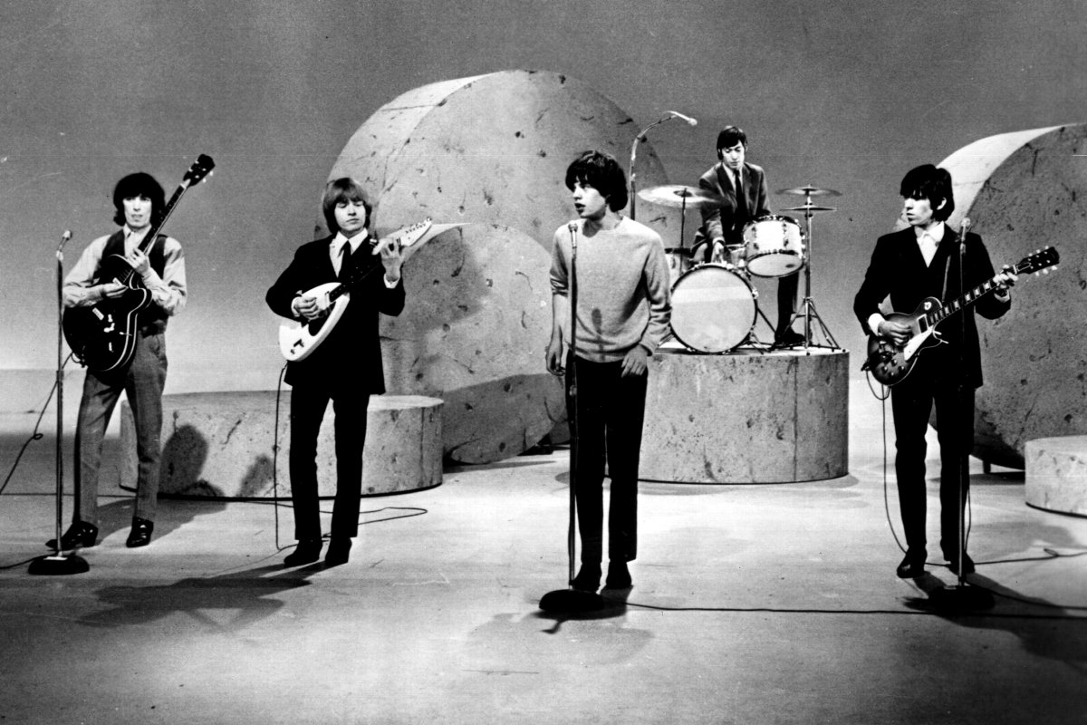 Se ha hablado mucho sobre el impacto de la aparición de THE BEATLES en el Ed Sullivan Show. Pero unos meses después, hace ahora 60 años, allí debutaron THE ROLLING STONES y la histeria no fue menor. Lo chocante: hicieron dos canciones estadounidenses...
youtu.be/peYy53RP9KY?si…